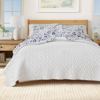 Blue Seashell Quilt Set with Shams