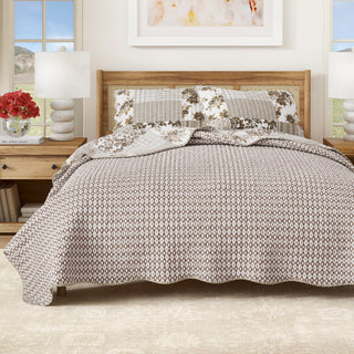 Floral Patchwork Scalloped Quilt Set