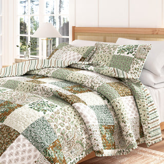 Paisley Patchwork Lodge Quilt Set with Shams