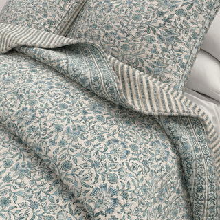 Blue Border Floral Quilt Set With Shams